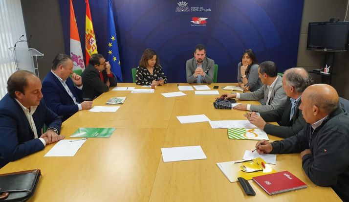 Una imagen de la reunión de los socialistas con dirigentes de las opas. 