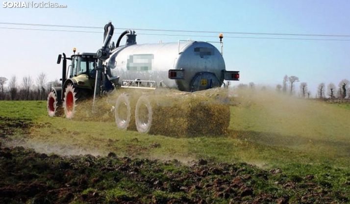 Reclaman la entrada en vigor de la prohibición de aplicar purines mediante plato o abanico sobre superficies agrarias