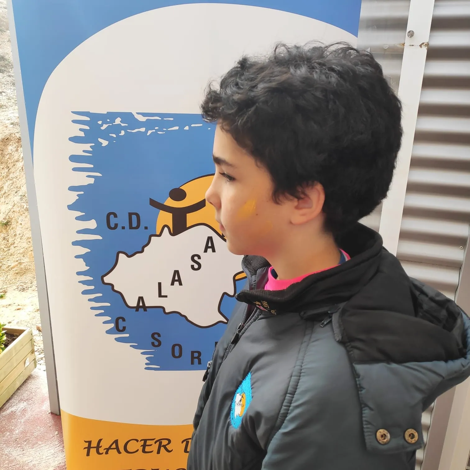 Foto 2 - Magn&iacute;fico apoyo a la iniciativa solidaria del Calasanz contra el c&aacute;ncer