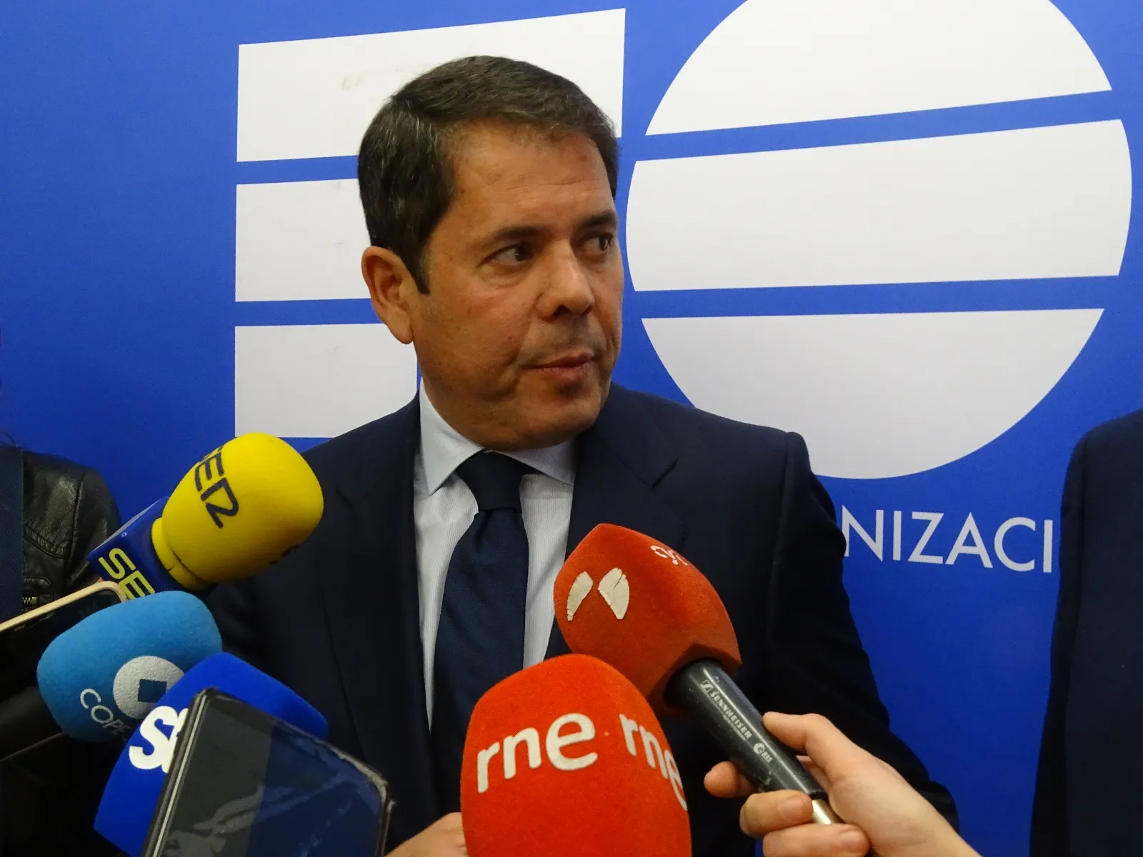 Foto 8 - Cuerva: &ldquo;Para ayudar a las PYMES no hay que perjudicar a las grandes empresas&rdquo;