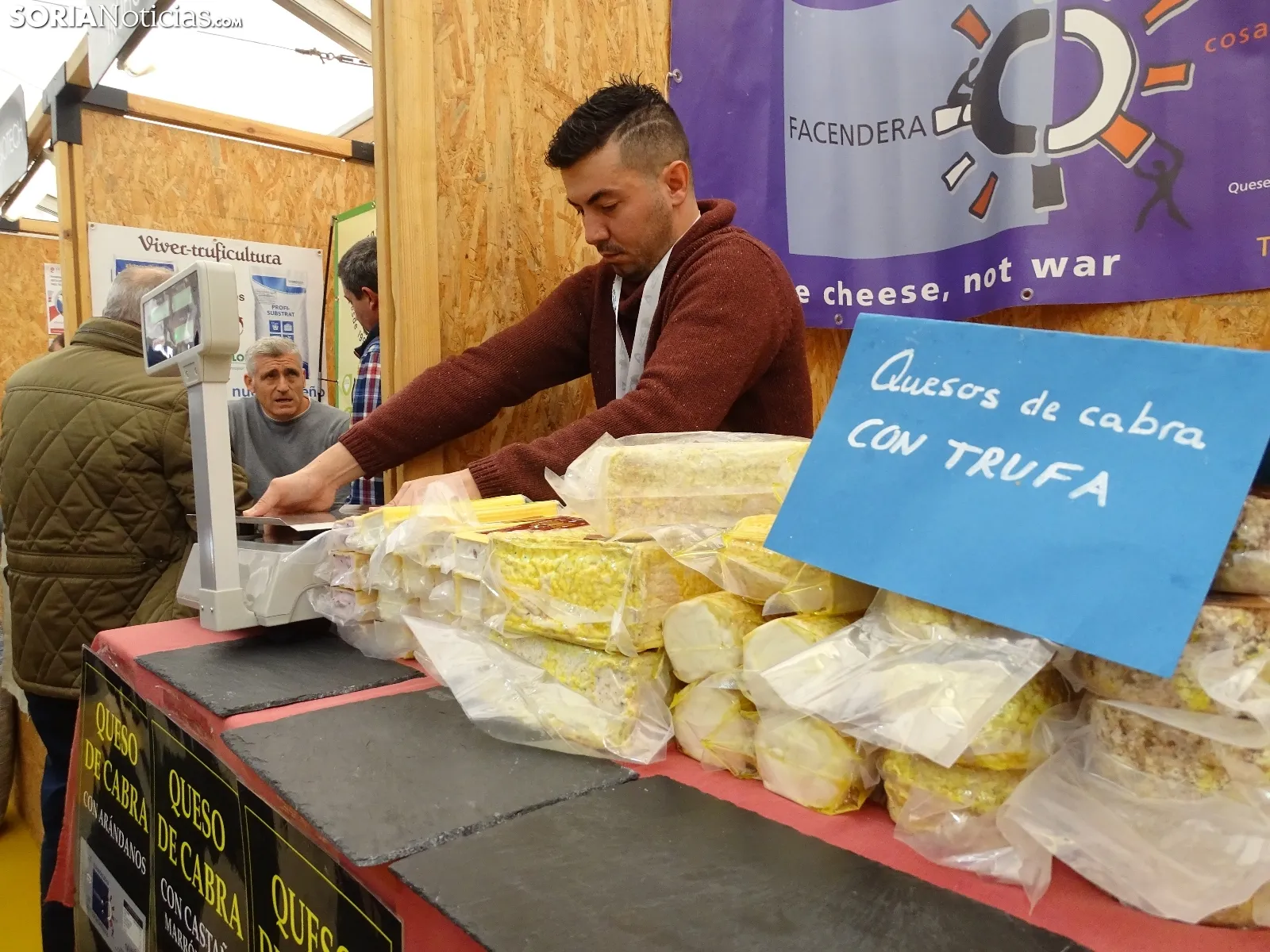 Una imagen de la apertura de la feria este sábado. /SN