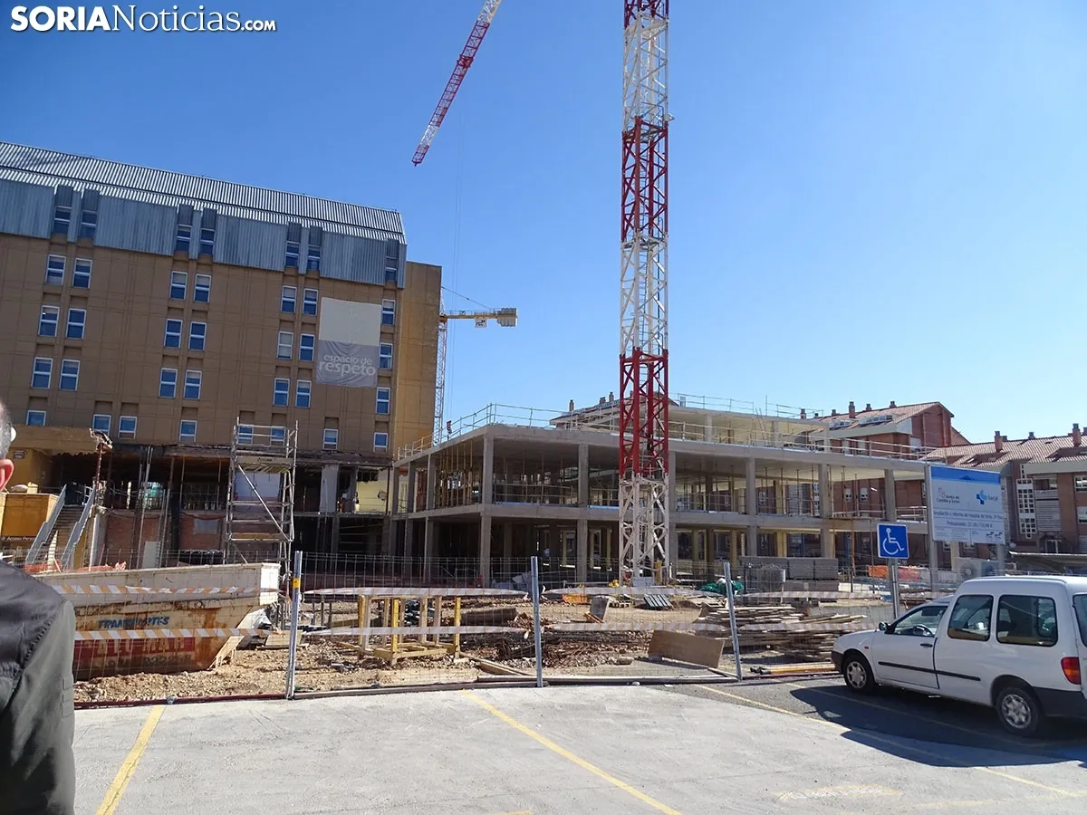 Visita del gerente regional de Salud a las obras en el Santa Bárbara.