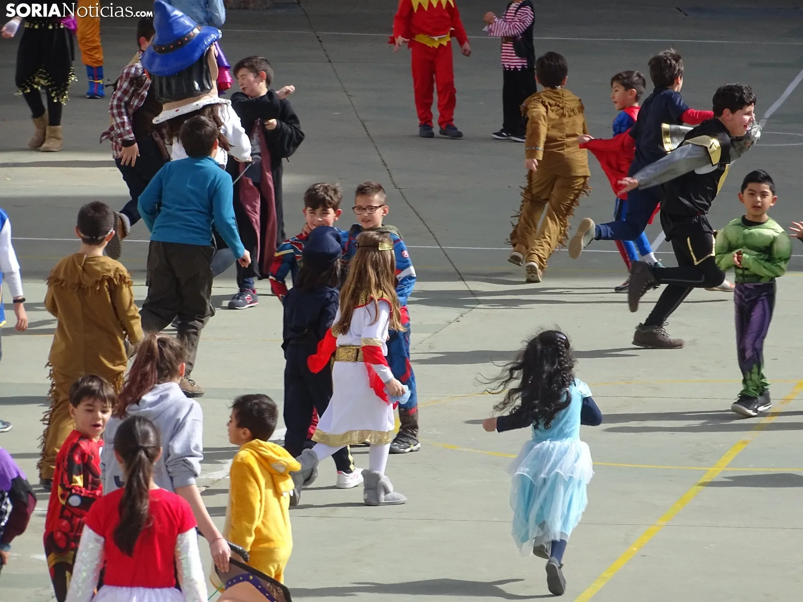 Una imagen del ambiente este viernes en el colegio. /SN