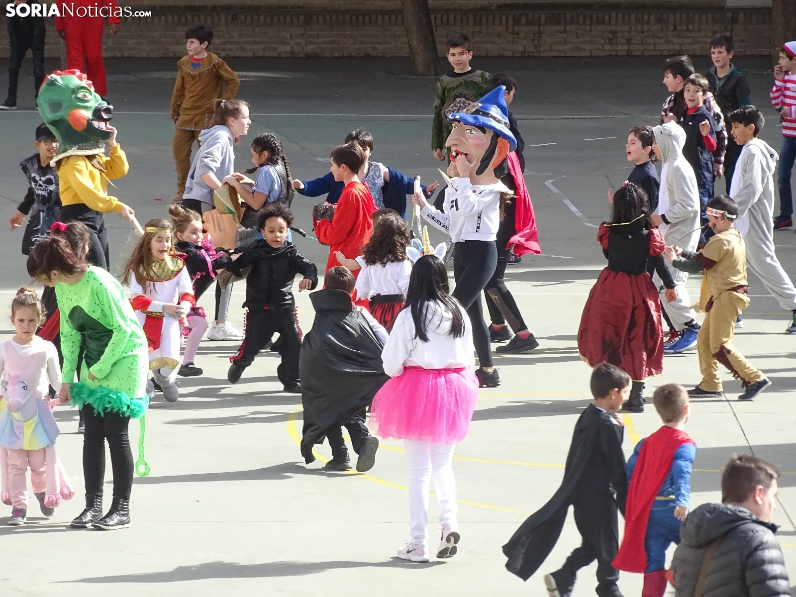 Una imagen del ambiente este viernes en el colegio. /SN