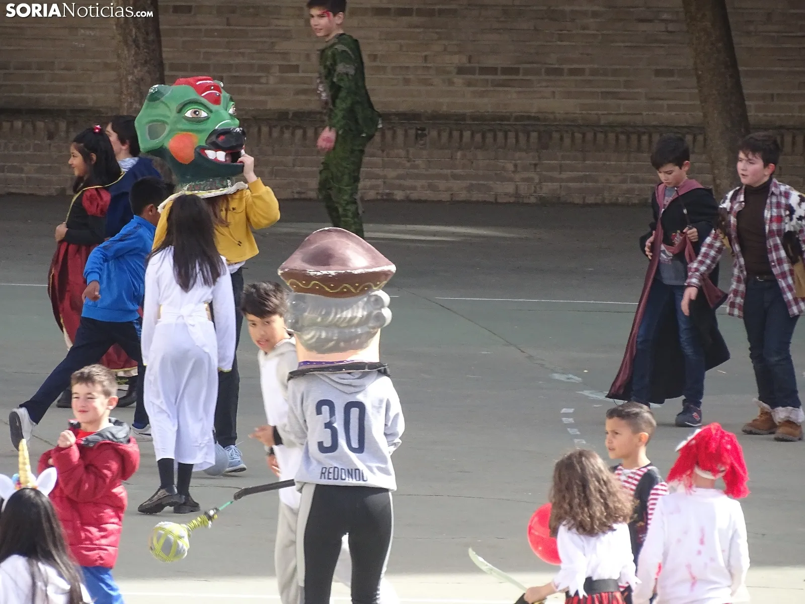 Una imagen del ambiente este viernes en el colegio. /SN