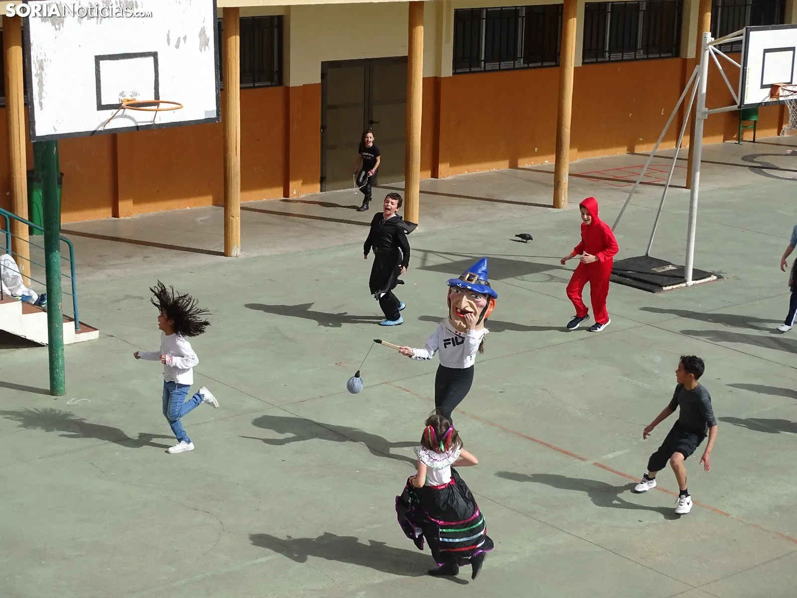 Una imagen del ambiente este viernes en el colegio. /SN