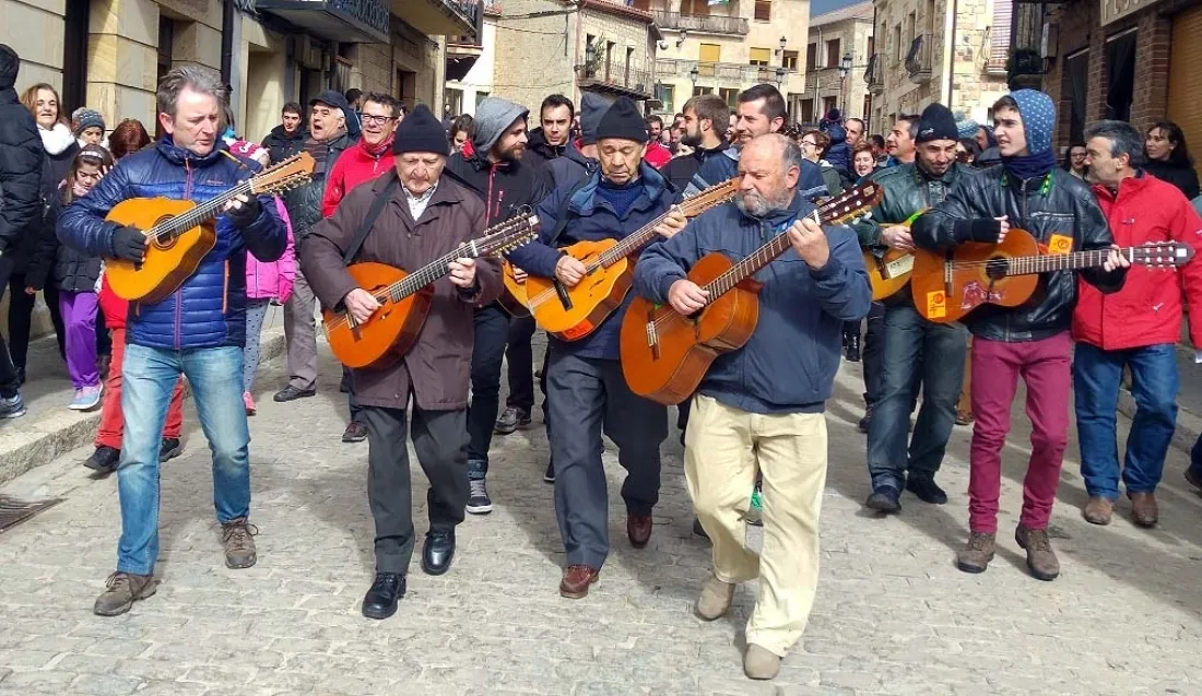 Foto 2 - Entre la tradici&oacute;n y la fiesta