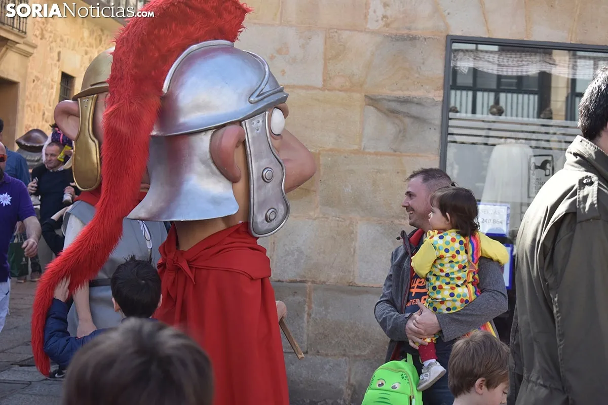 Gigantes y Cabezudos por Carnaval.