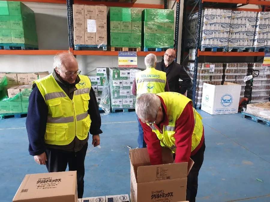 El subdelegado del gobierno en Soria, Miguel Latorre visita la sede del Banco de Alimentos 