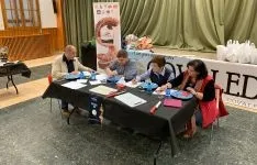 Una imagen del salón municipal de Covaleda ayer. /MGTS