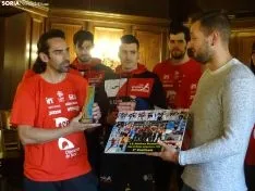 El Club Atletismo Numantino es homenajeado por las instituciones sorianas
