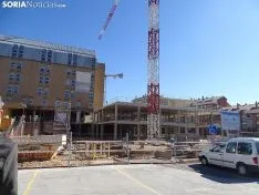 Visita del gerente regional de Salud a las obras en el Santa Bárbara.