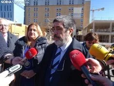 Visita del gerente regional de Salud a las obras en el Santa Bárbara.