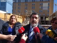 Visita del gerente regional de Salud a las obras en el Santa Bárbara.