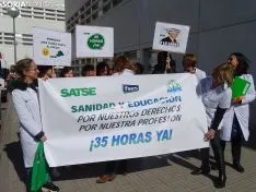 Concentración de Satse a las puertas del Santa Bárbara.