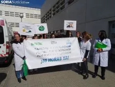 Concentración de Satse a las puertas del Santa Bárbara.