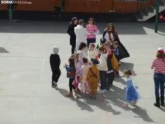 Una imagen del ambiente este viernes en el colegio. /SN