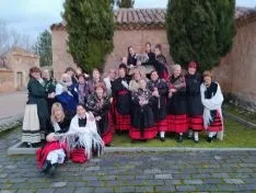 Foto 5 - Treinta mujeres celebran Santa &Aacute;gueda en Pe&ntilde;alba de San Esteban