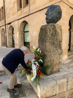 Homenaje a Machado y Odón Alonso.
