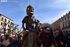 Gigantes y Cabezudos por Carnaval.