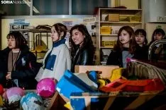 Las estudiantes niponas no se fueron de Soria sin probar el torrezno./Carmen De Vicente