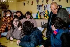 Las estudiantes niponas no se fueron de Soria sin probar el torrezno./Carmen De Vicente