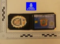 Uno de los efectos incautados. /CNP