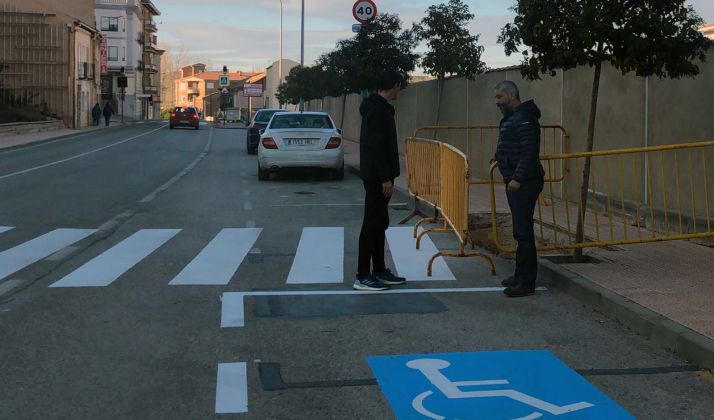 Señalización en una calzada adnamantina recién pintada. /AA