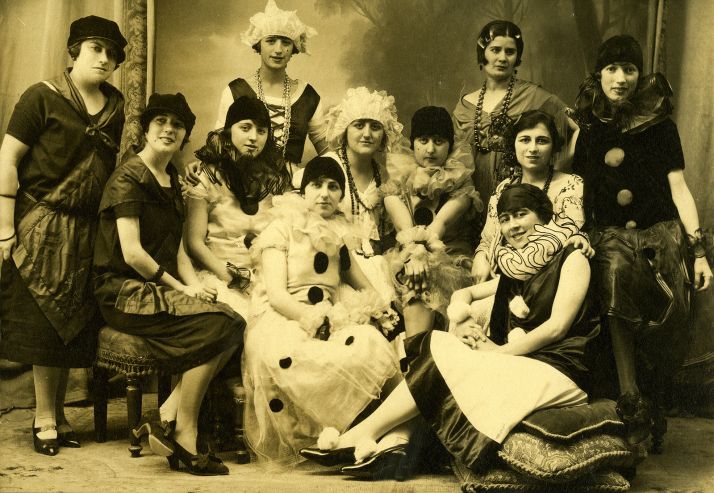 Participantes en el Baile de disfraces en 1914. /Archivo Histórico Provincial
