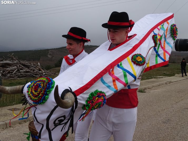 FOTOS:La Barrosa vuelve a visitar a los vecinos de Abejar por Carnaval