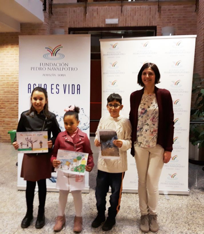 Entrega de premios del VIII concurso de dibujo infantil Dibujos al agua en Almazán 