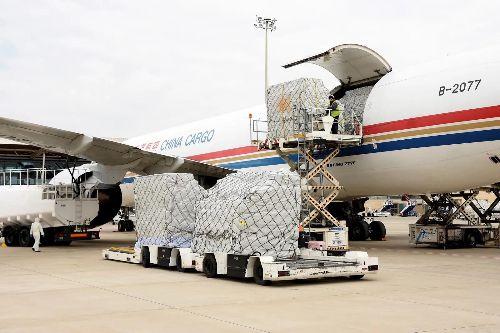 Imágenes de la llegada del vuelo procedente de China.