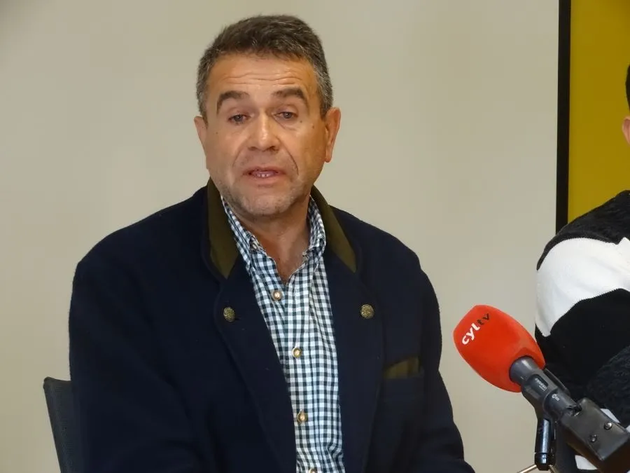 Foto 2 - Pachi Garc&iacute;a Salinero presenta su candidatura "por el cambio en el atletismo en CyL"