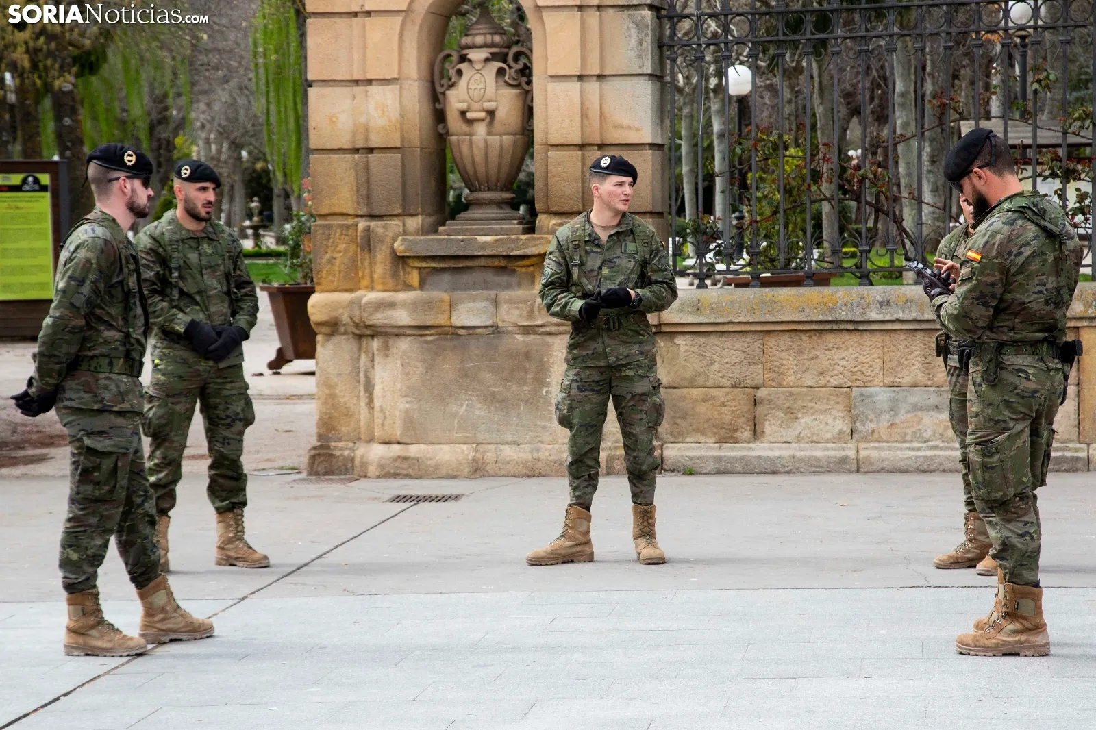 Una imagen de la presencia militar este jueves en Soria. /María Ferrer