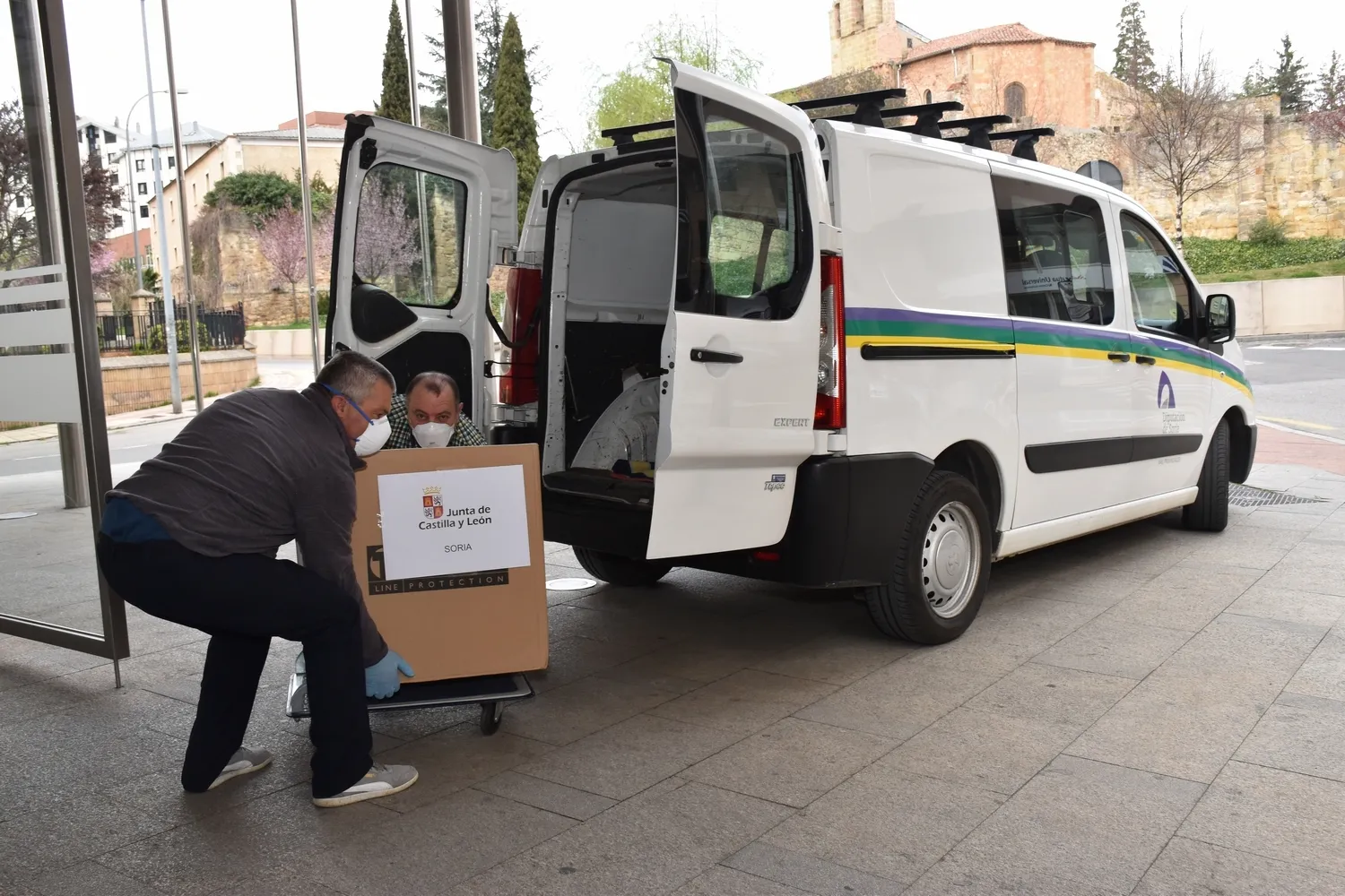 Entrega de material sanitario.