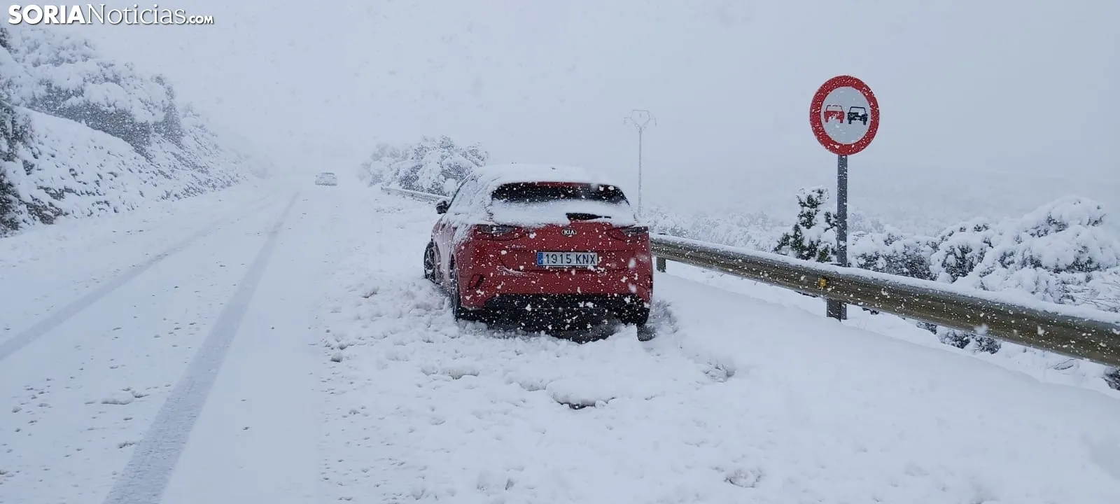 La nieve complica la circulación en el Madero.