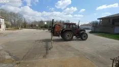 Foto 3 - Los agricultores, implicados en la desinfecci&oacute;n de los pueblos
