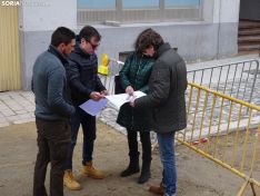 El alcalde, Carlos Martínez, visita las obras de peatonalización del entorno de Condes de Gómara