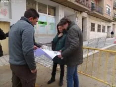 El alcalde, Carlos Martínez, visita las obras de peatonalización del entorno de Condes de Gómara