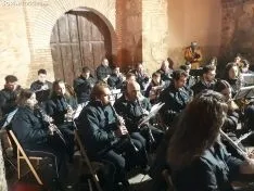Foto 4 - El Barrio Moro de &Aacute;greda celebra su tradicional hoguera ante la ermita