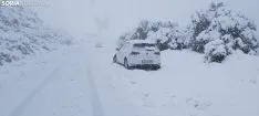 La nieve complica la circulación en el Madero.
