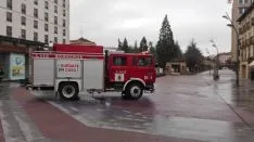 Foto 4 - Los bomberos desarrollan un servicio especial de desinfecci&oacute;n en zonas de m&aacute;s afluencia y &aacute;reas sanitarias 