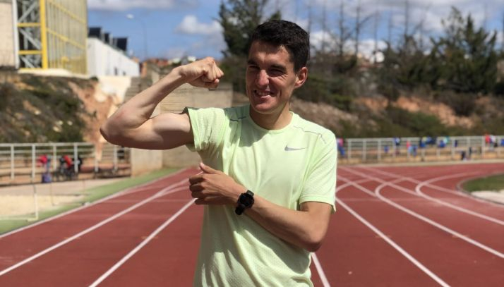 Dani Mateo sigue entrenando para la maratón olímpica a pesar de la reclusión