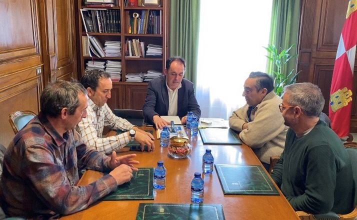 Una imagen del encuentro en el Palacio Provincial. /Dip.