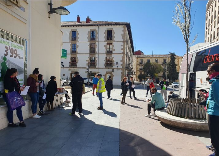 Donantes a la espera de la extracción este mediodía. 