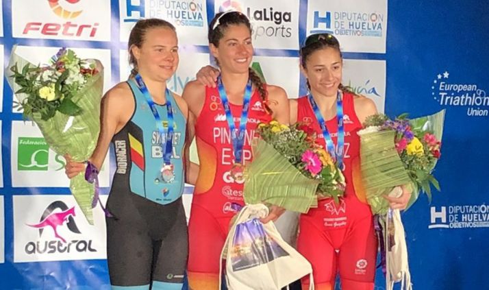 Marina Muñoz, (dcha.) en el podio. 