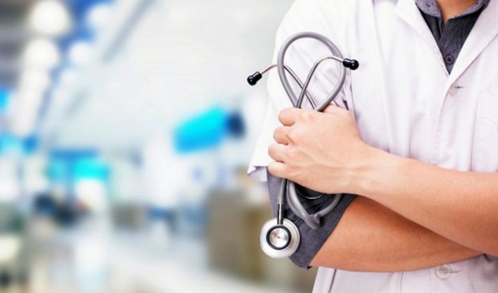 Reclaman la declaración del estado de alarma y la contratación urgente de 25.000 profesionales sanitarios en toda España