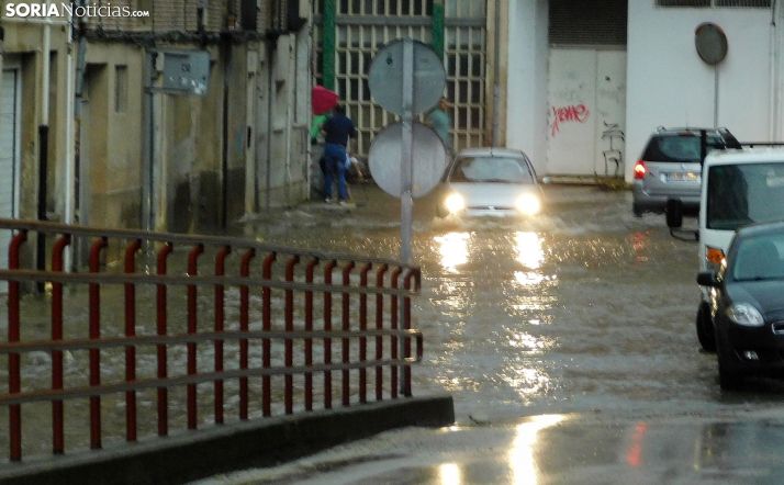 La calle San Martín de Finojosa tras una tromba de agua en julio pasado. /SN
