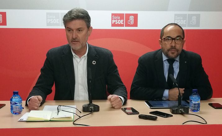 Vázquez (izda.) y Rey este lunes en rueda de prensa. /