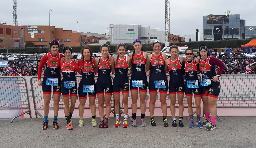 Equipos femenino y masculino de Triatlón Soriano